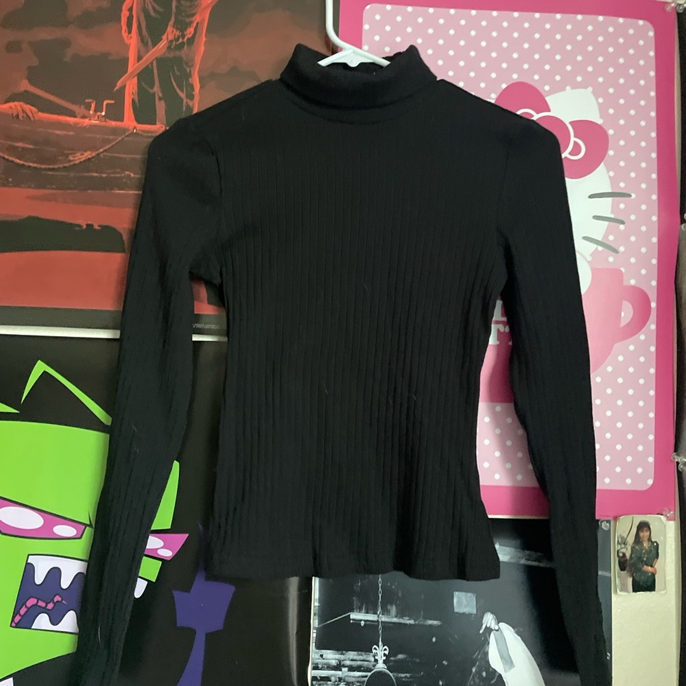 black turtle neck♠️.
